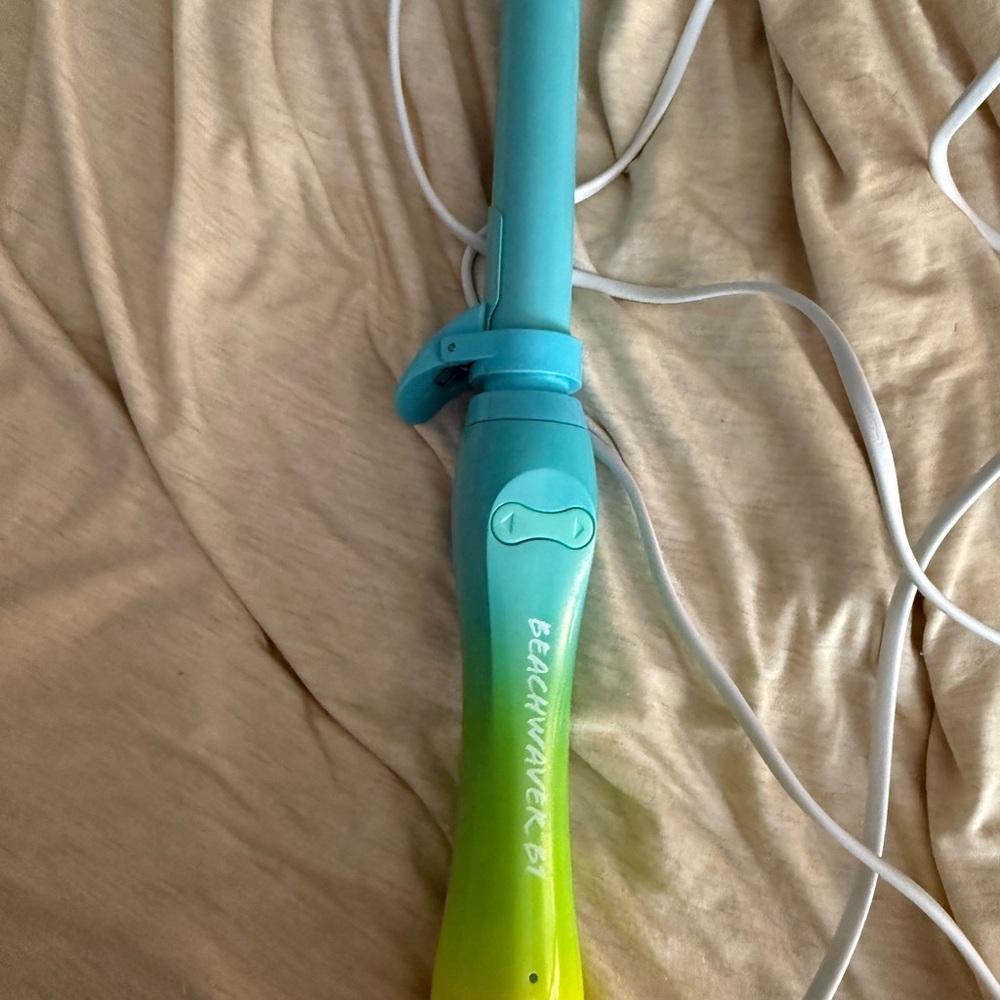 Beachwaver Co. Blue and Green Curling Iron